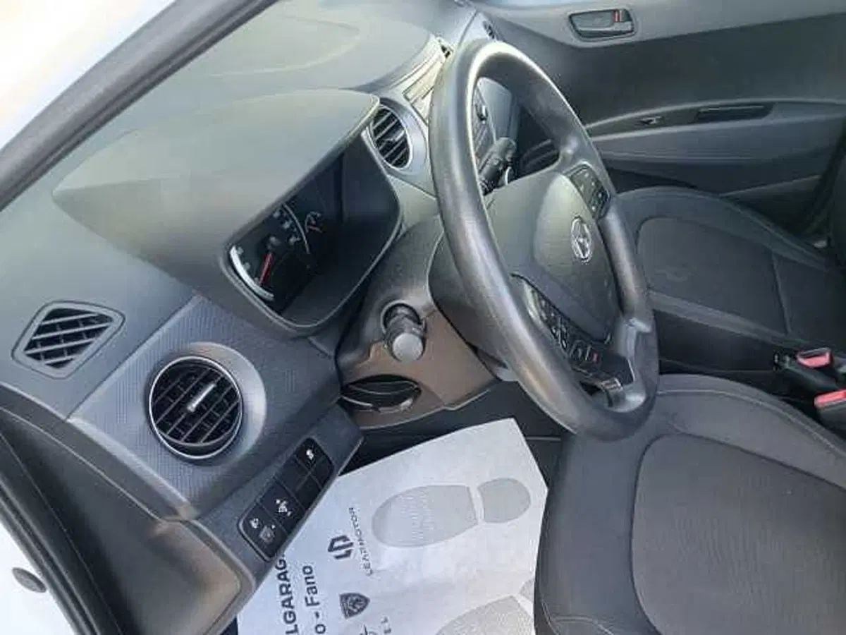Hyundai i10 usata a Pesaro-Urbino (5)