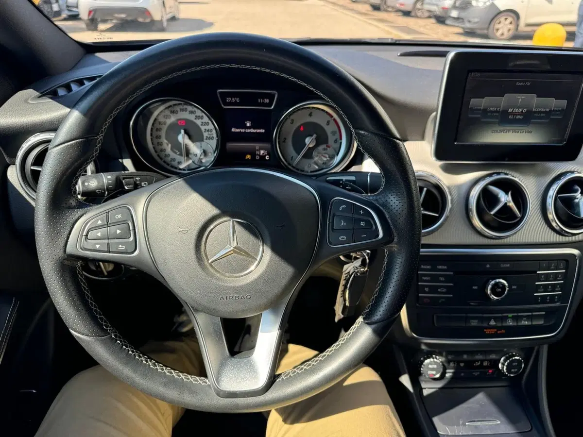 Mercedes-Benz GLA SUV usata a Modena (10)