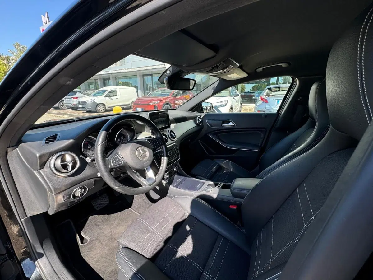 Mercedes-Benz GLA SUV usata a Modena (12)