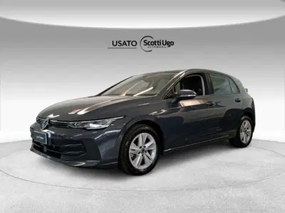 Volkswagen Golf 2.0 TDI SCR Life del 2025 usata a Sinalunga