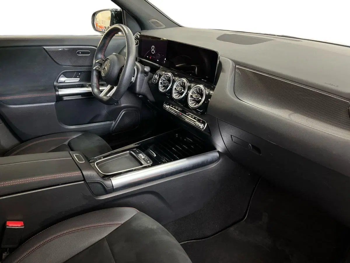Mercedes-Benz GLA SUV usata a Bari (9)