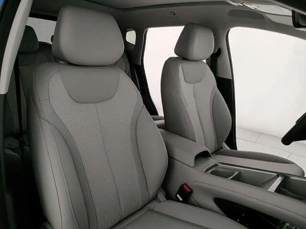 Byd Dolphin G DM-i nuova a Caserta (16)