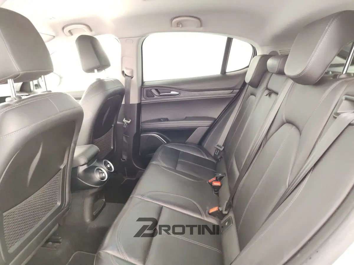Alfa Romeo Stelvio usata a Massa-Carrara (5)