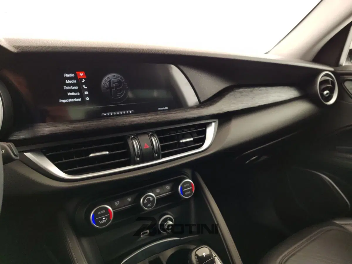 Alfa Romeo Stelvio usata a Massa-Carrara (6)