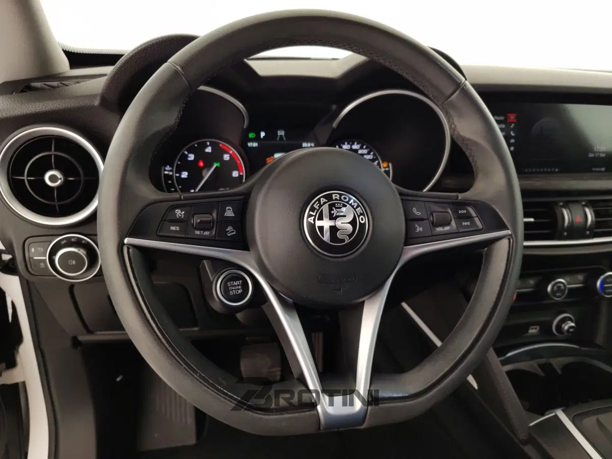 Alfa Romeo Stelvio usata a Massa-Carrara (7)