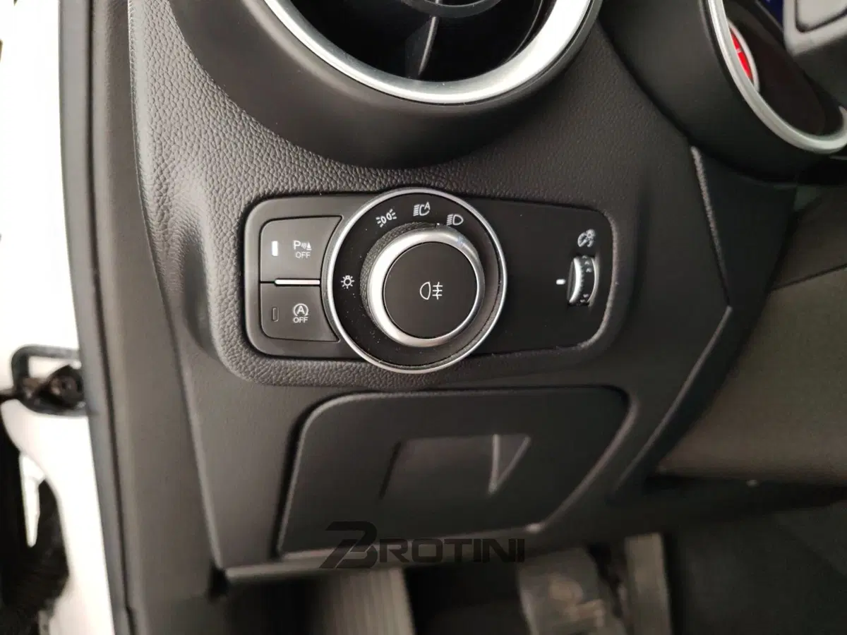 Alfa Romeo Stelvio usata a Massa-Carrara (8)
