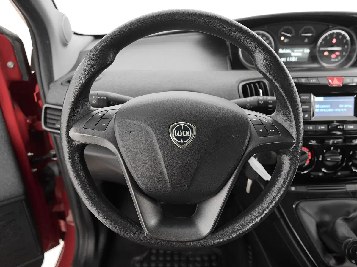 Lancia Ypsilon usata a Prato (10)