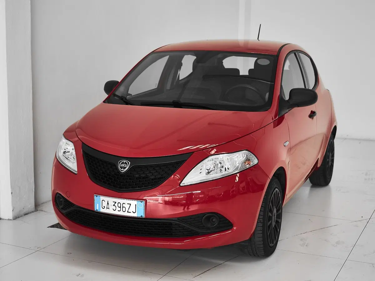 Lancia Ypsilon usata a Prato (2)