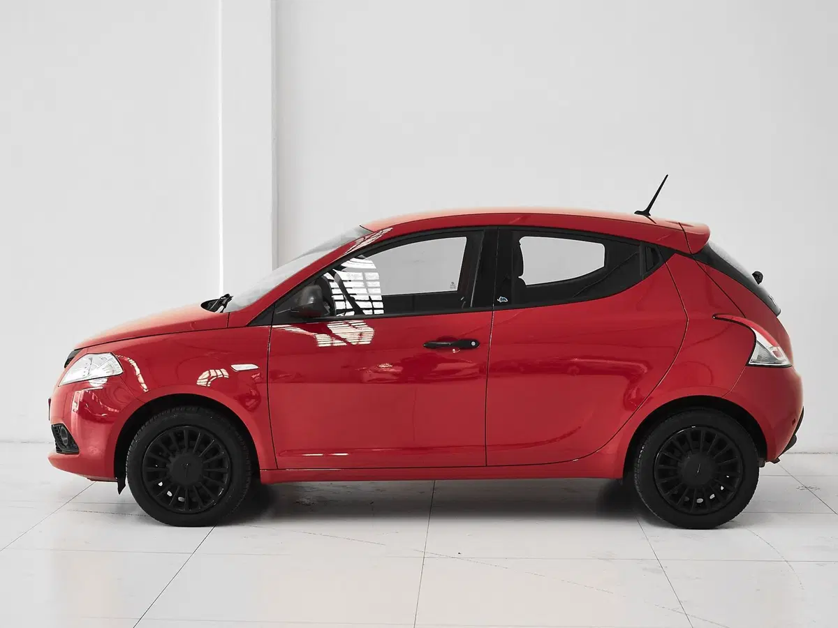 Lancia Ypsilon usata a Prato (3)