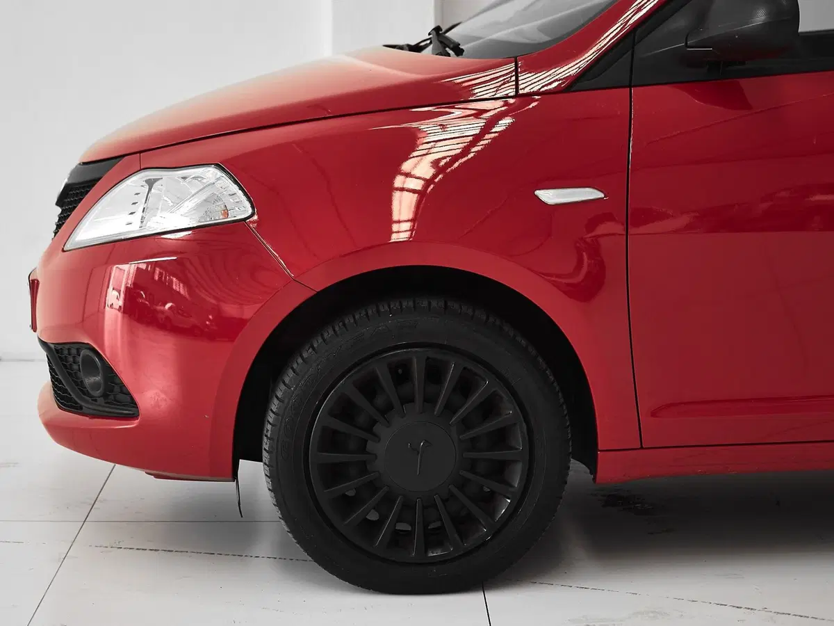 Lancia Ypsilon usata a Prato (4)