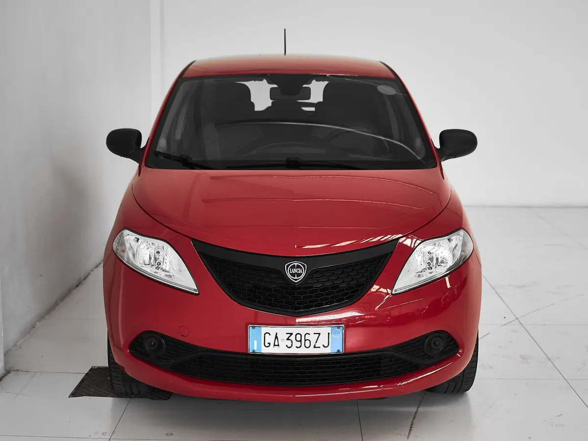 Lancia Ypsilon usata a Prato (6)