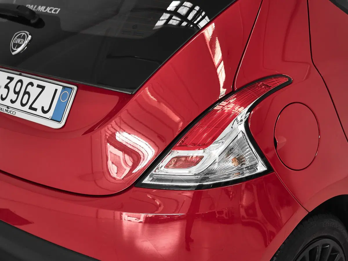Lancia Ypsilon usata a Prato (8)