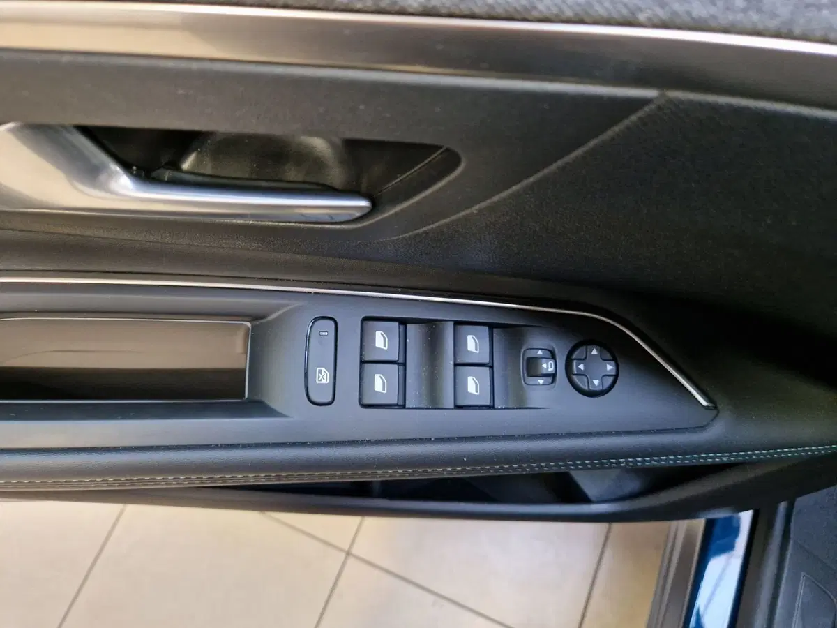 Peugeot 3008 usata a Varese (9)