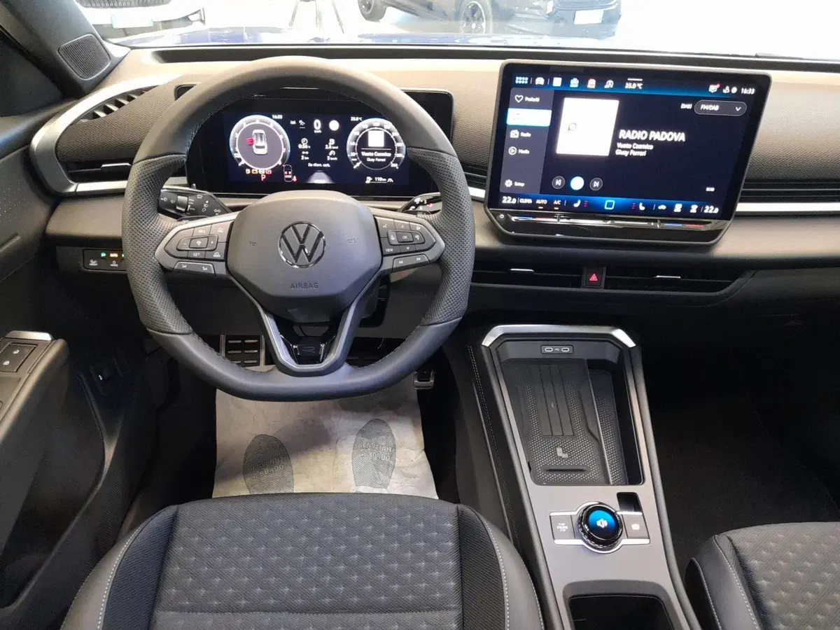 Volkswagen T-Roc nuova a Bologna (16)