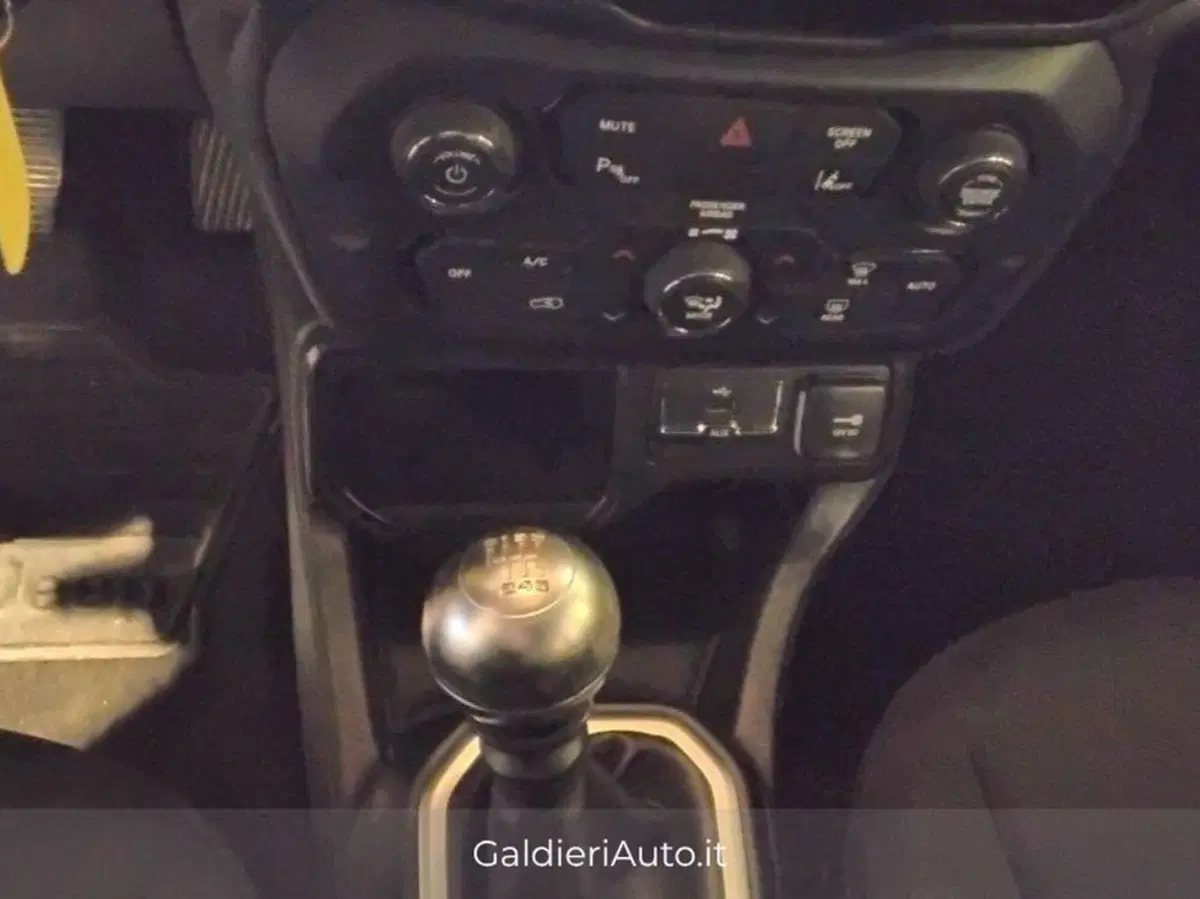 Jeep Renegade usata a Salerno (19)