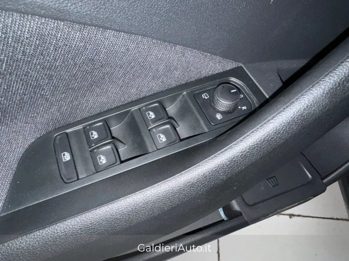 Skoda Scala usata a Salerno (16)