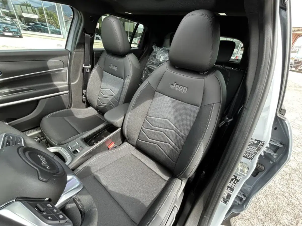 Jeep Avenger nuova a Cuneo (8)