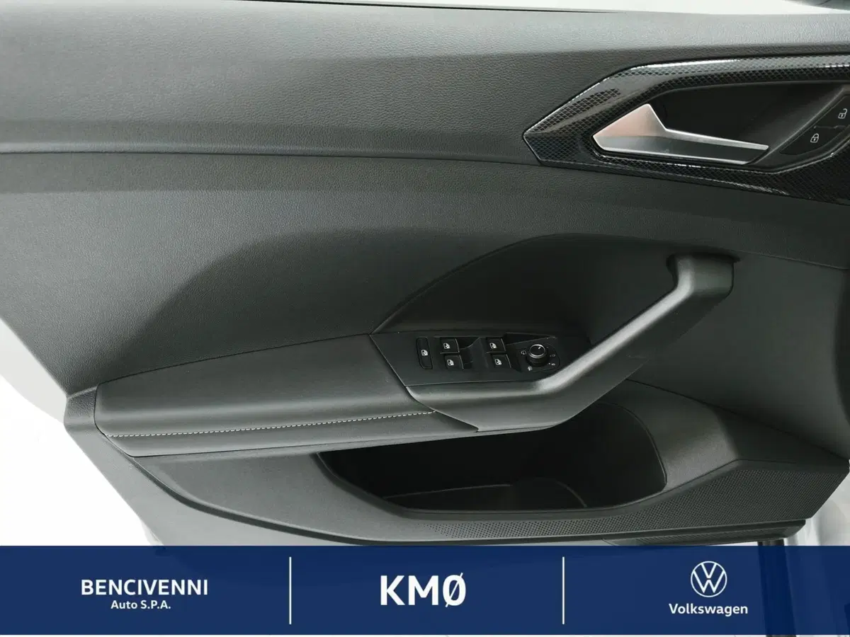 Volkswagen T-Cross nuova a Catanzaro (17)