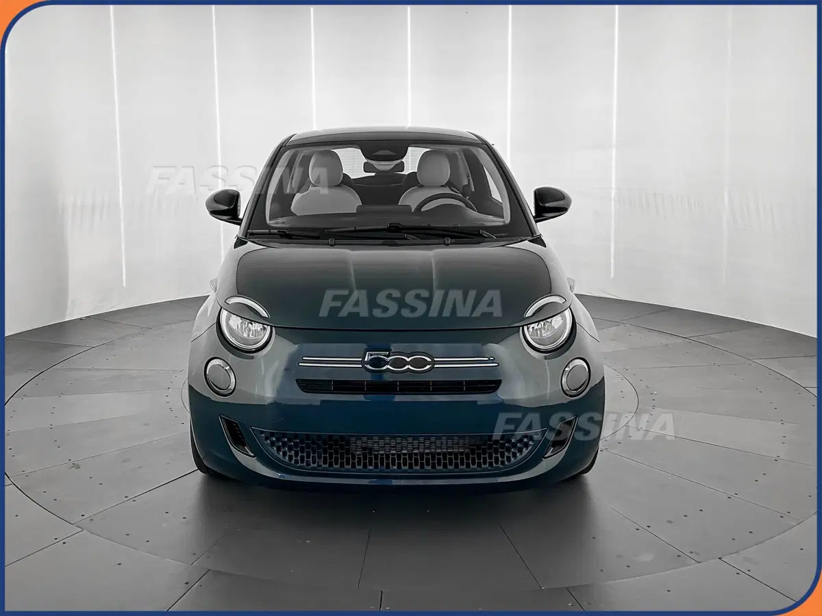 Fiat 500 nuova a Milano (2)