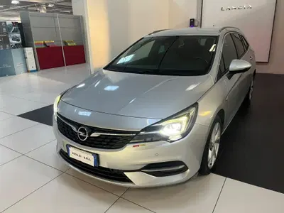 Opel Astra 1.5 CDTI 122 CV S&S 5 porte Business Elegance del 2019 usata a Altopascio