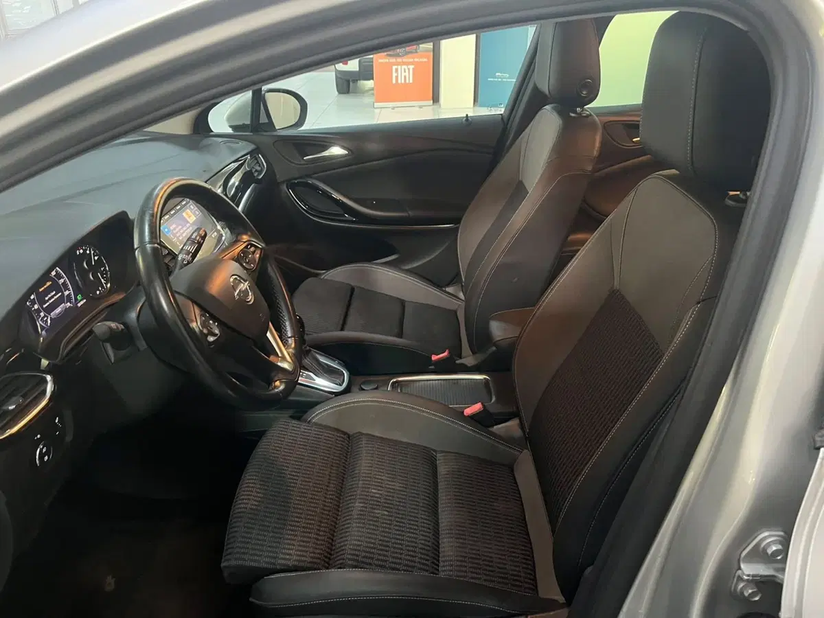 Opel Astra usata a Lucca (9)