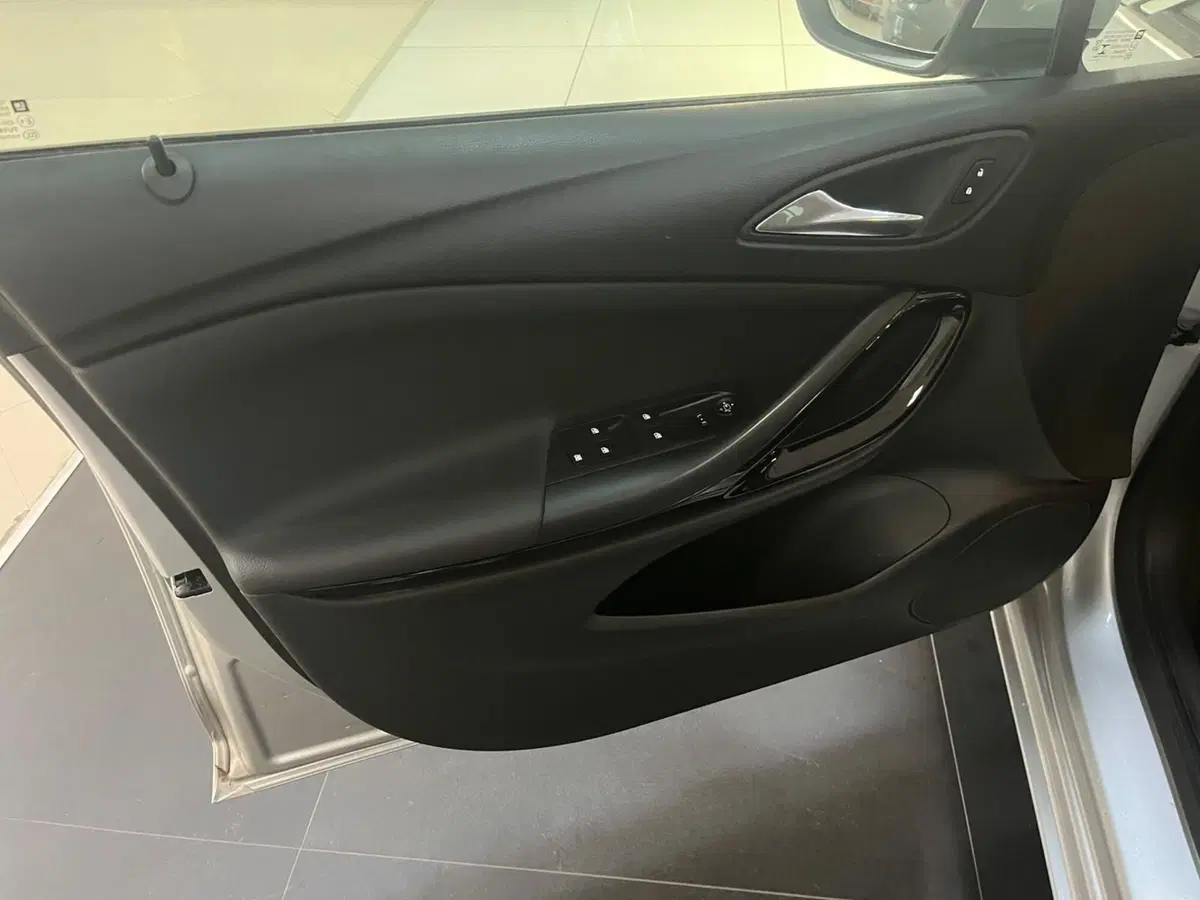 Opel Astra usata a Lucca (8)