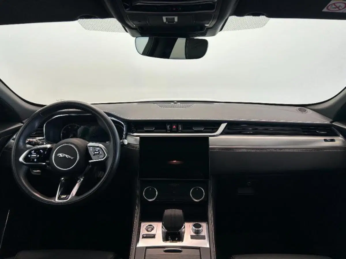 Jaguar F-Pace usata a Venezia (12)