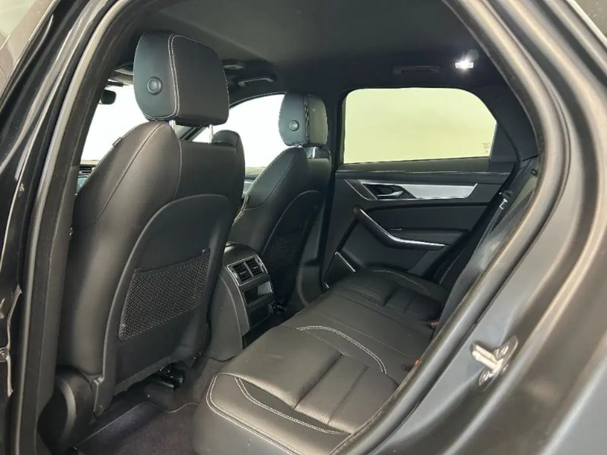 Jaguar F-Pace usata a Venezia (15)