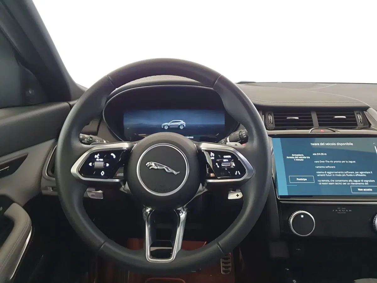 Jaguar E-Pace usata a Monza e Brianza (14)