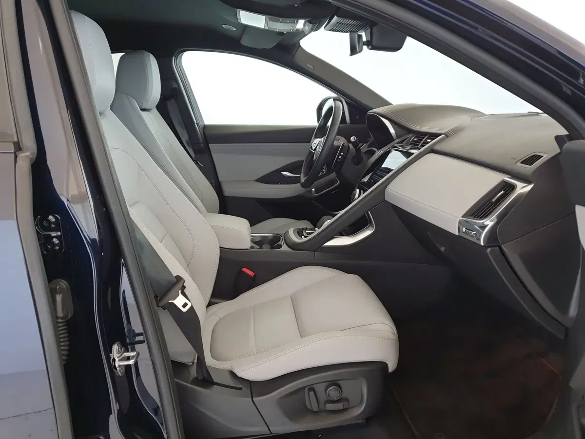 Jaguar E-Pace usata a Monza e Brianza (3)