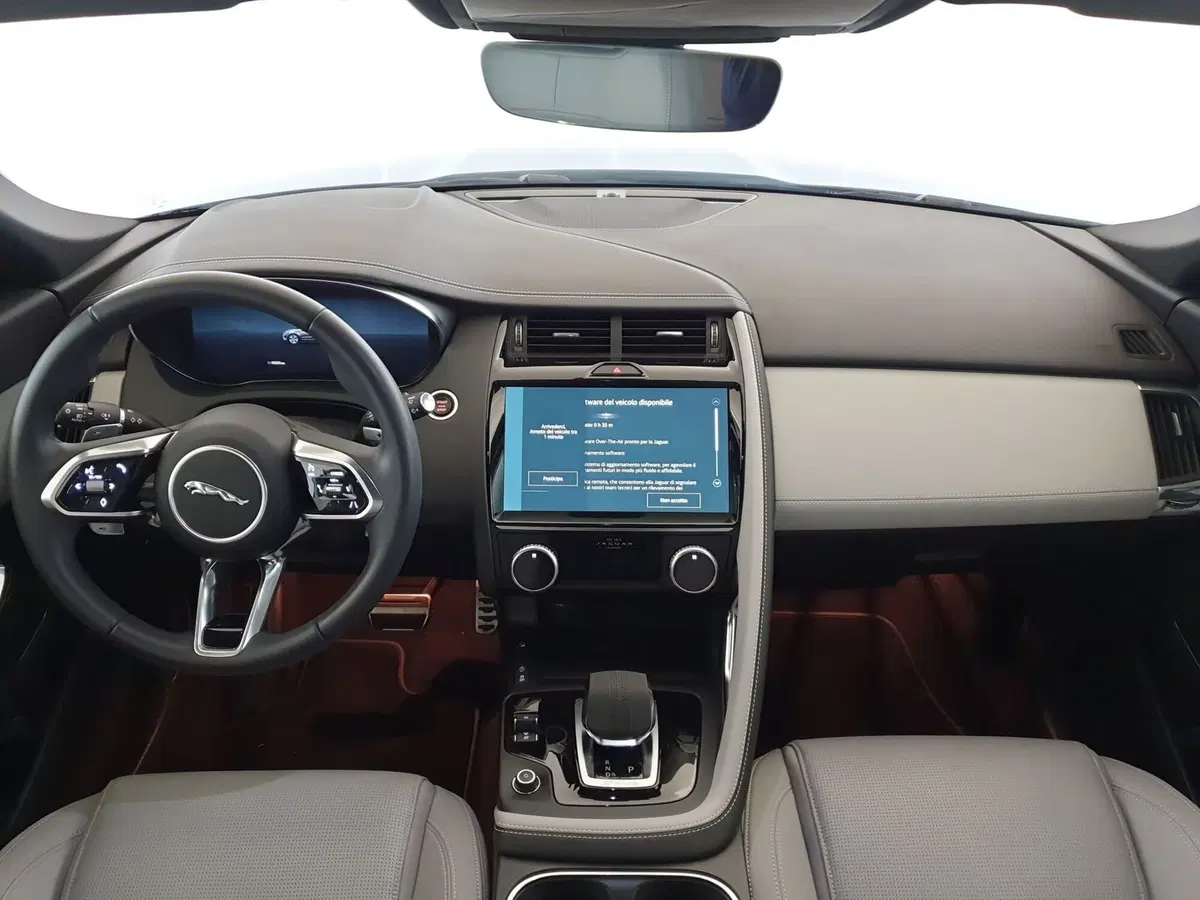Jaguar E-Pace usata a Monza e Brianza (4)
