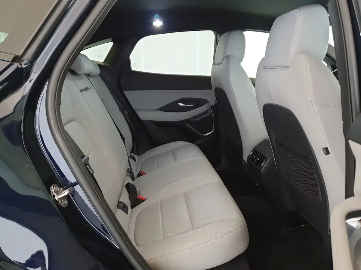 Jaguar E-Pace usata a Monza e Brianza (5)
