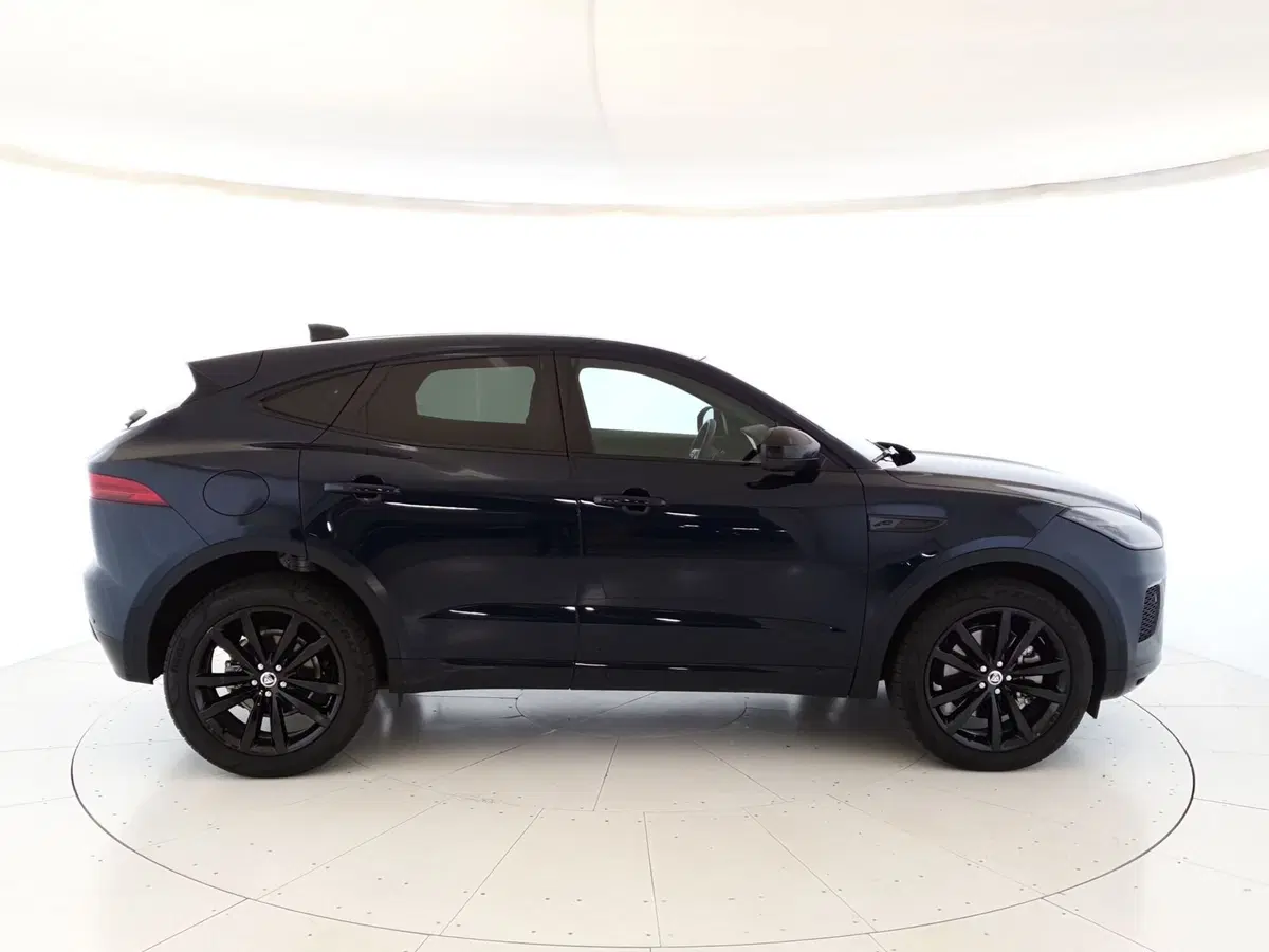 Jaguar E-Pace usata a Monza e Brianza (6)