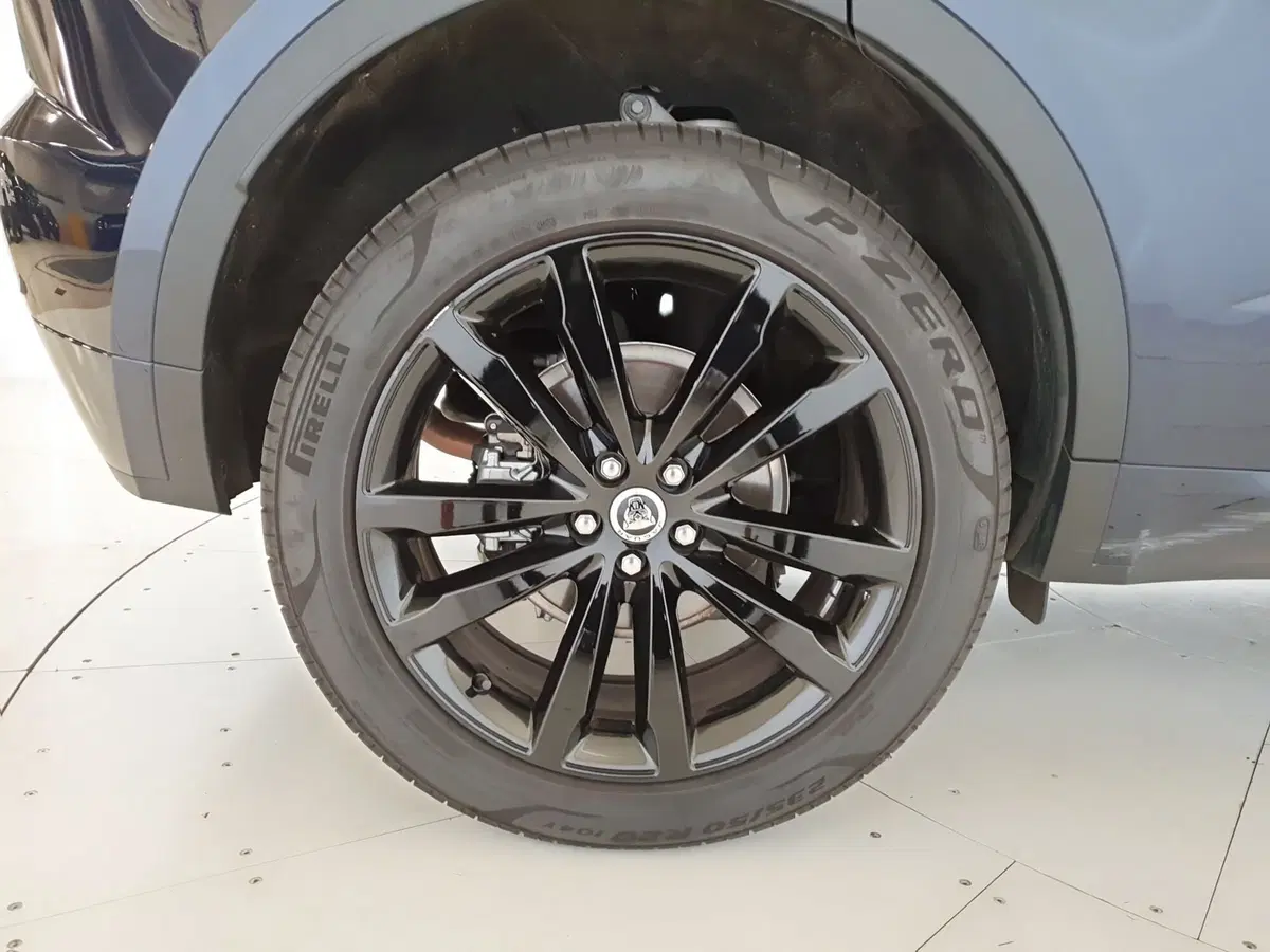 Jaguar E-Pace usata a Monza e Brianza (9)
