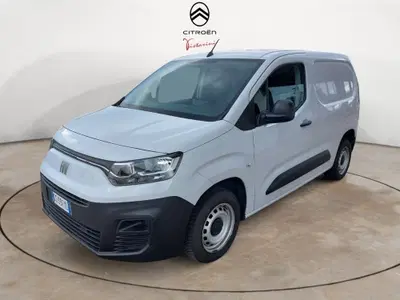 Fiat Doblò Furgone van M 1.2 benzina 110cv del 2024 usata a Voghera