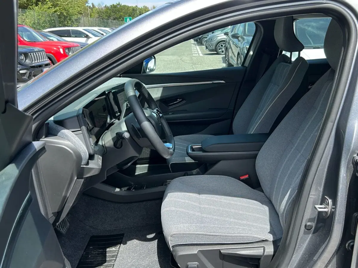 Renault Megane E-Tech Electric usata a Latina (13)