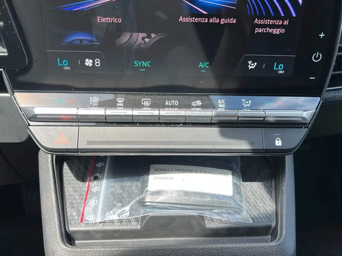 Renault Megane E-Tech Electric usata a Latina (18)