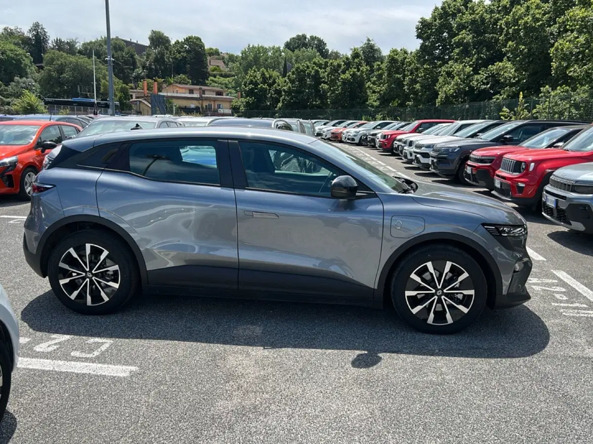 Renault Megane E-Tech Electric usata a Latina (6)