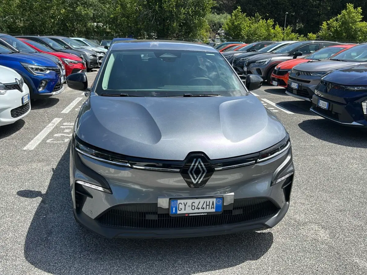 Renault Megane E-Tech Electric usata a Latina (7)