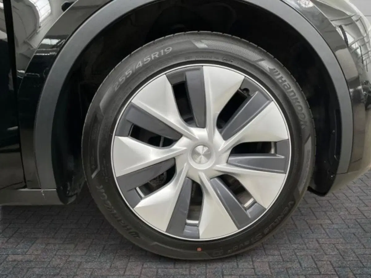 Tesla Model Y usata a Verona (17)