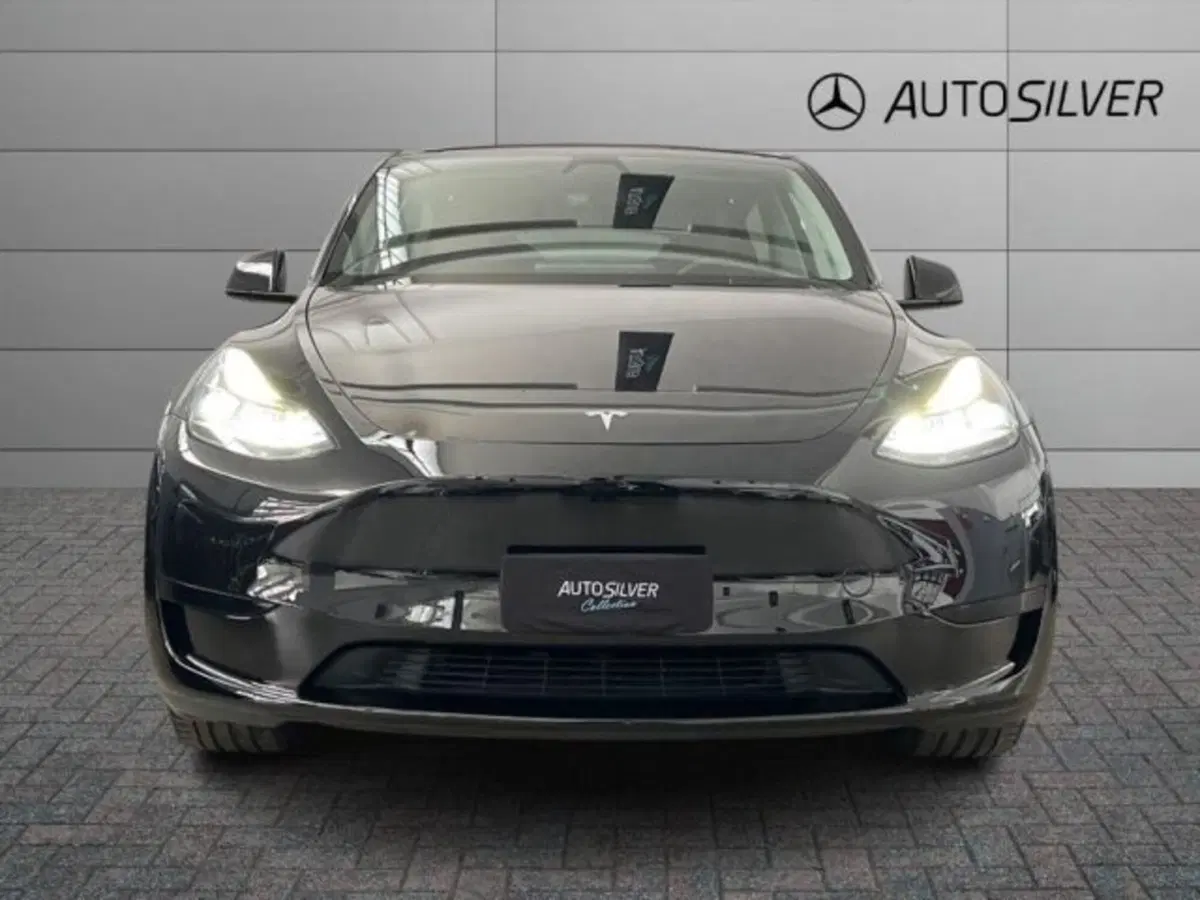 Tesla Model Y usata a Verona (3)