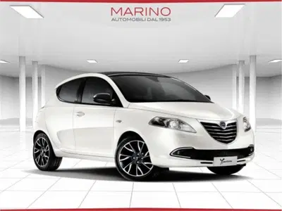 Lancia Ypsilon 1.0 FireFly 5 porte S&S Hybrid Silver Plus del 2023 usata a Bari