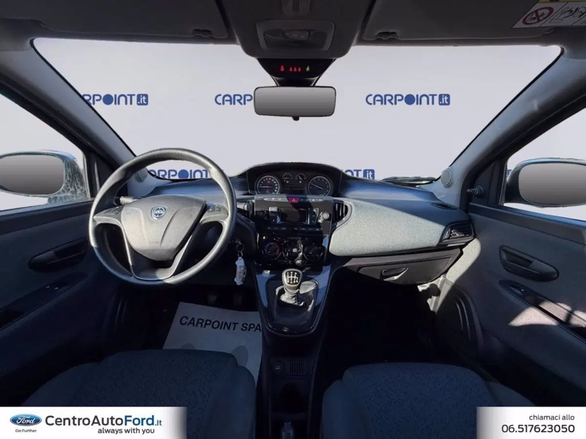 Lancia Ypsilon usata a Roma (10)