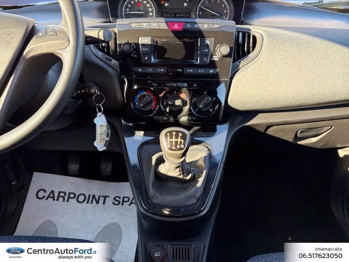 Lancia Ypsilon usata a Roma (11)