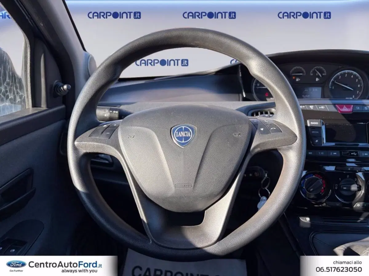 Lancia Ypsilon usata a Roma (12)