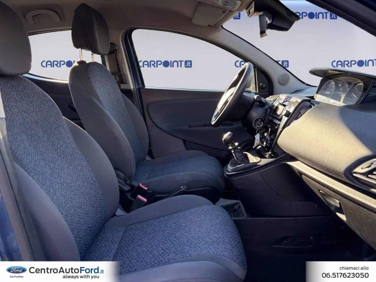Lancia Ypsilon usata a Roma (15)