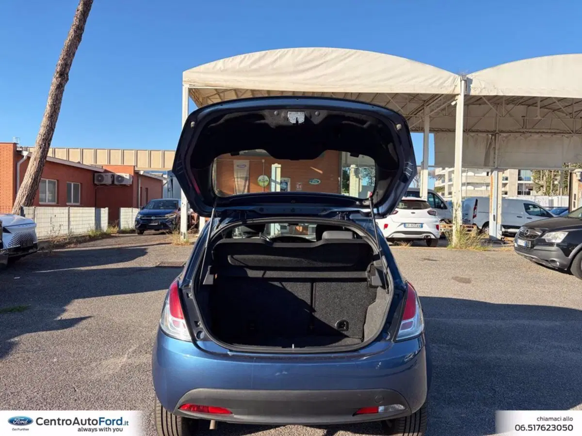 Lancia Ypsilon usata a Roma (17)