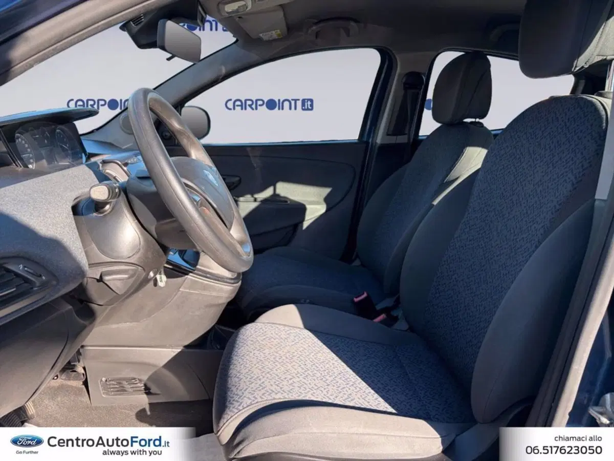 Lancia Ypsilon usata a Roma (9)