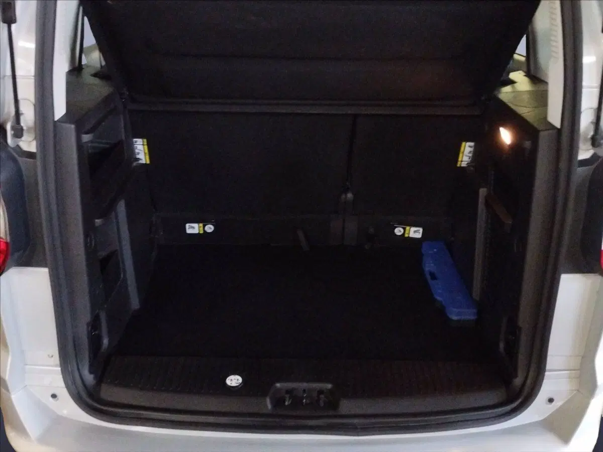 Ford Tourneo Courier usata a Milano (13)