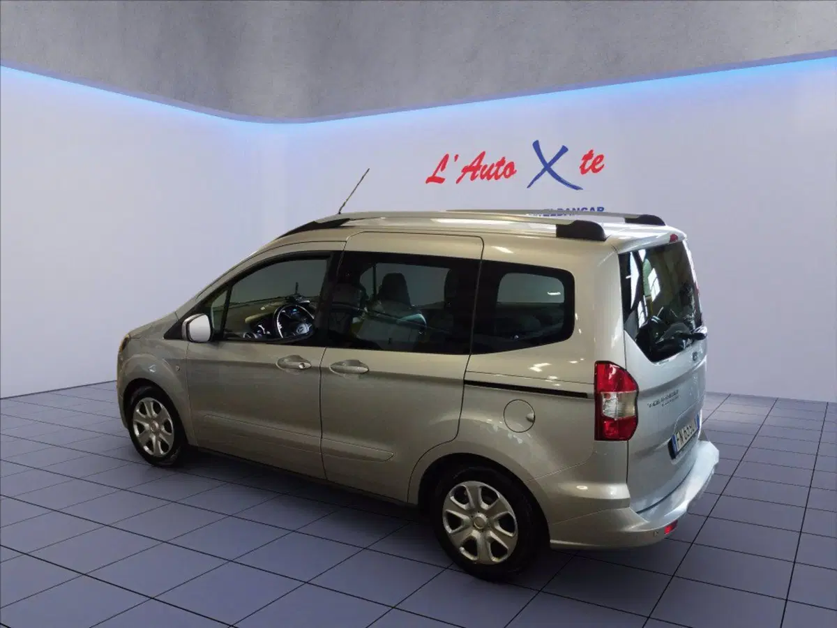 Ford Tourneo Courier usata a Milano (4)